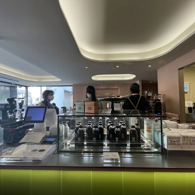 Coffee bar and espresso equipment inside Coffee Montage Seongnae