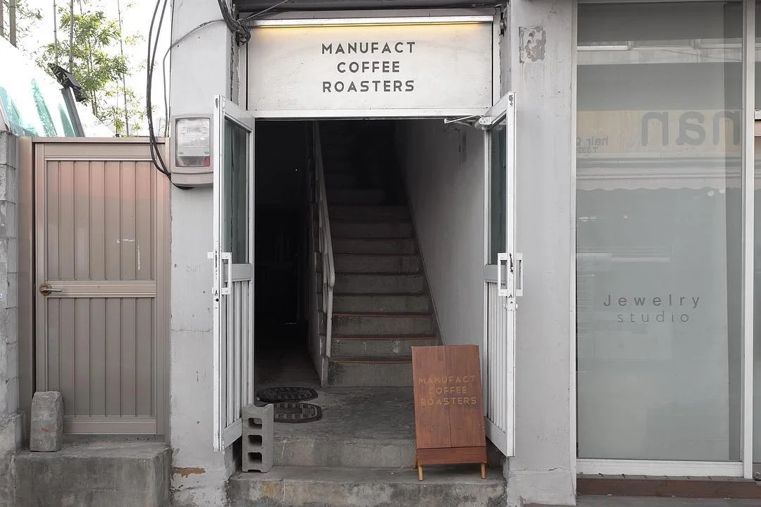 Manufact Coffee’s Yeonhui entrance, lettering and concrete stairs